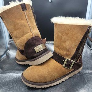 Women's Short UGG Boots with Buckle and Side Zip size 6